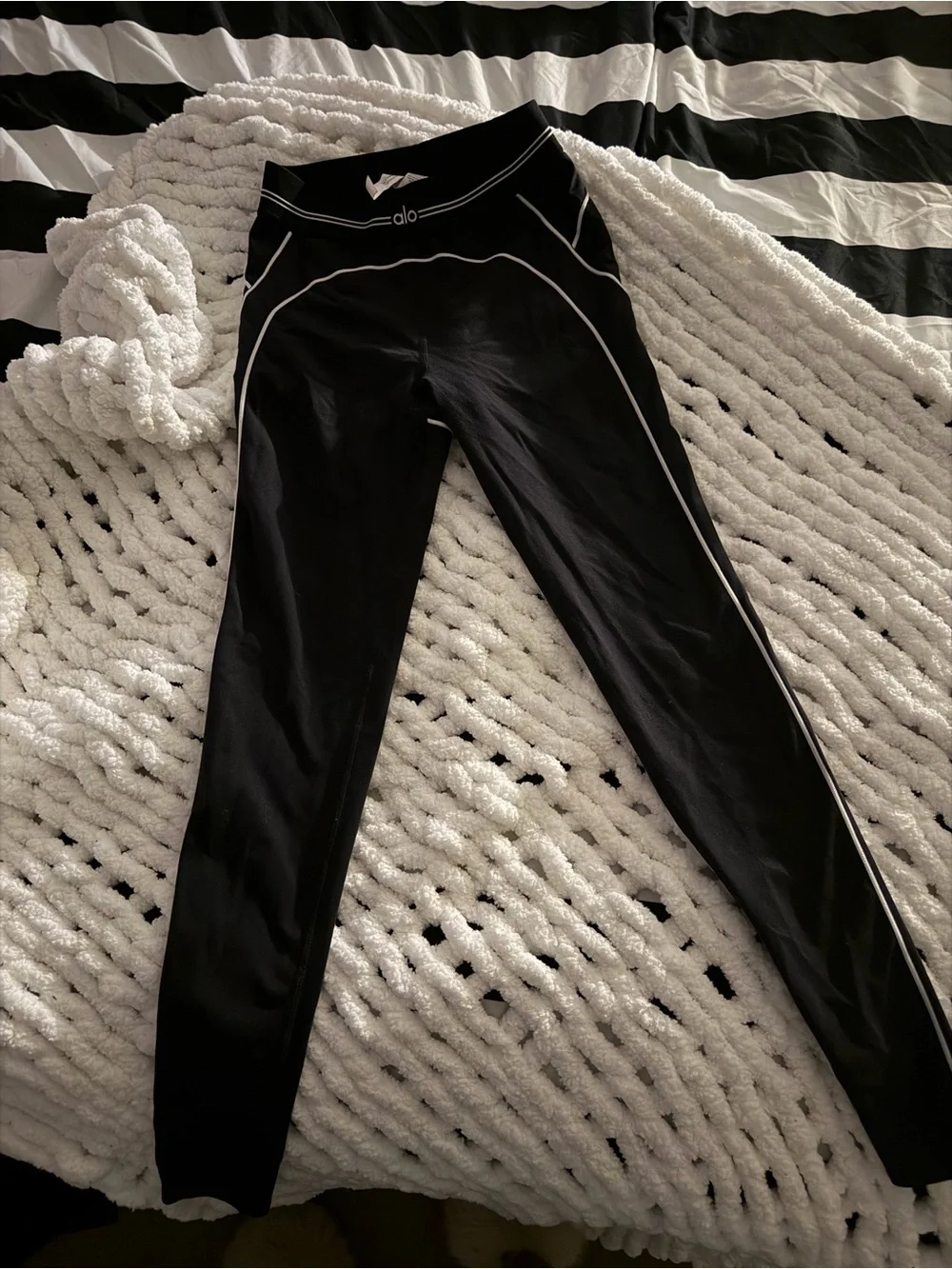 ALO Yoga Black Leggings with White Contrast Piping